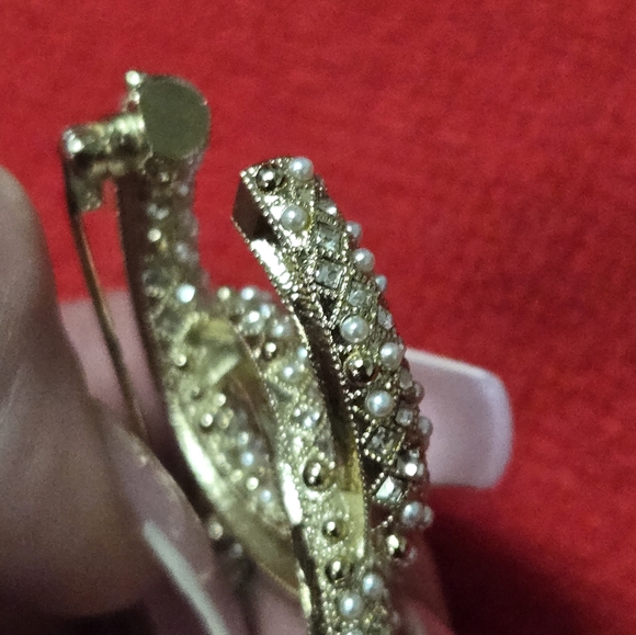 CC PEARLS & STONES BROOCH/PIN - Picture 4 of 9